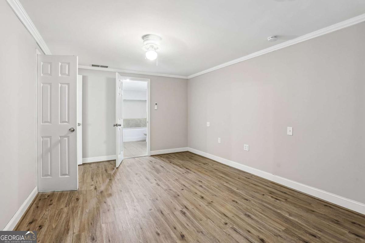 7 Adelaide Crossing Property Photo 24