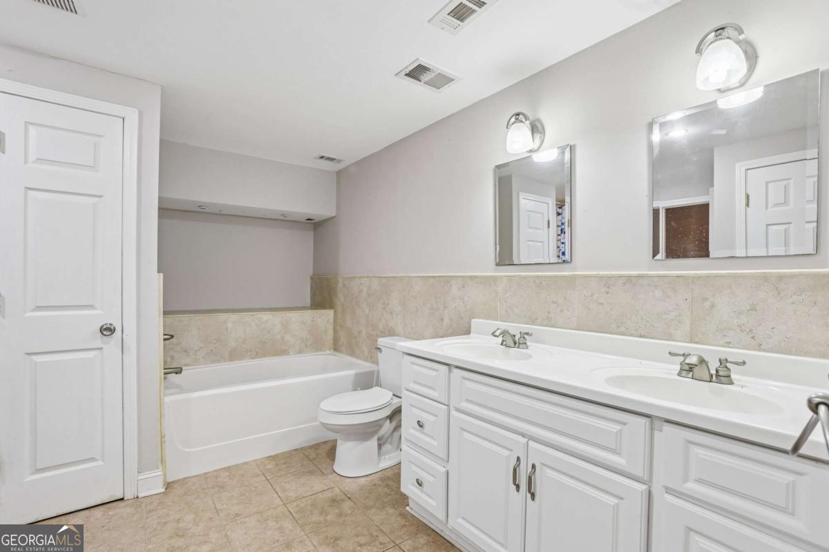 7 Adelaide Crossing Property Photo 25