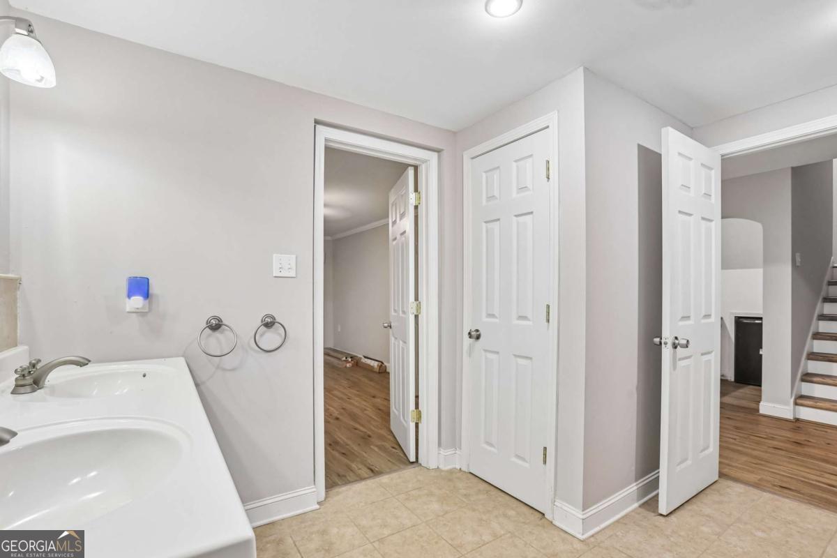 7 Adelaide Crossing Property Photo 26