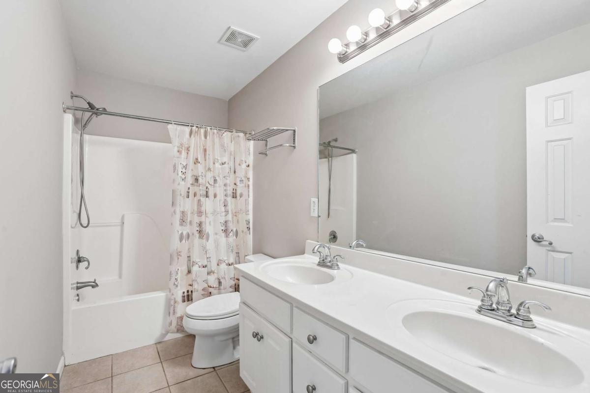 7 Adelaide Crossing Property Photo 33