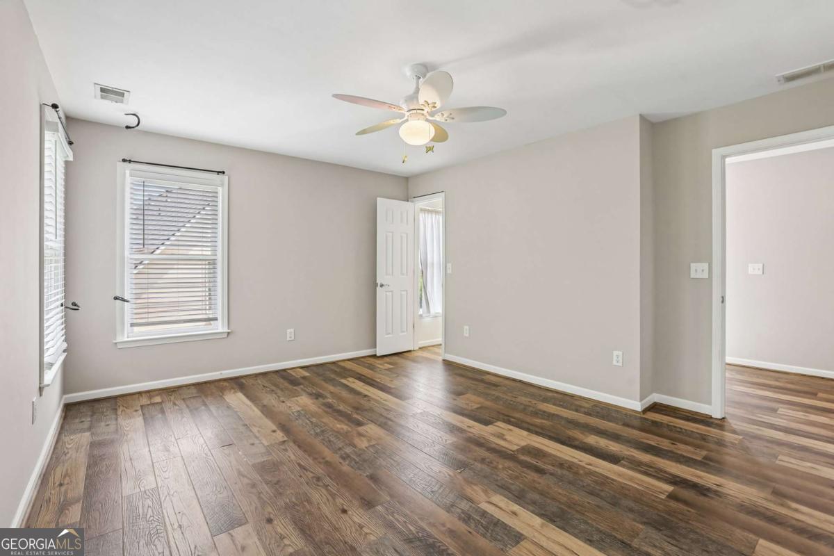 7 Adelaide Crossing Property Photo 45