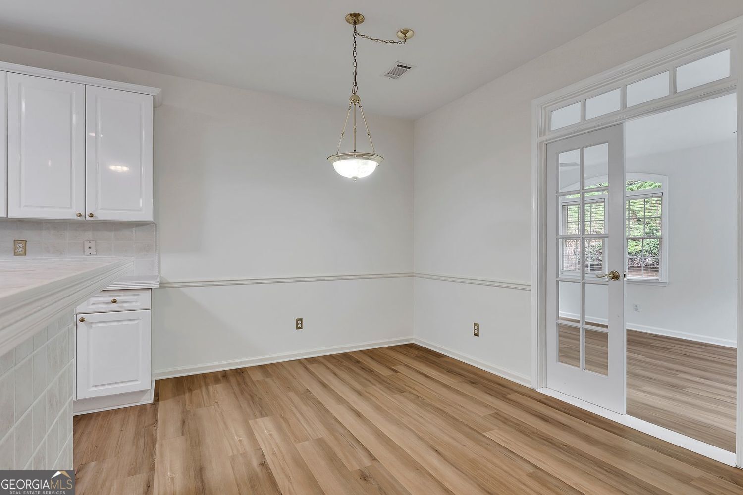 457 Crestview Drive Property Photo 12