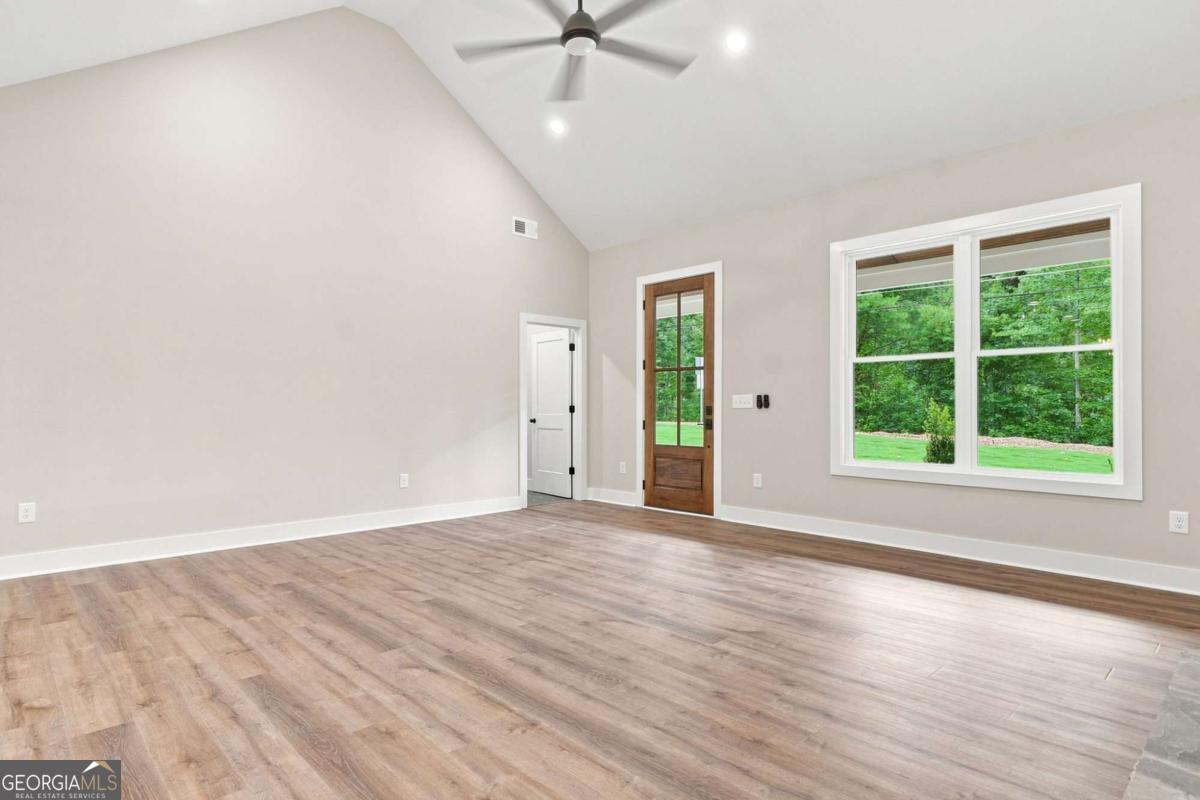 647 S Mccollum Drive Property Photo 6