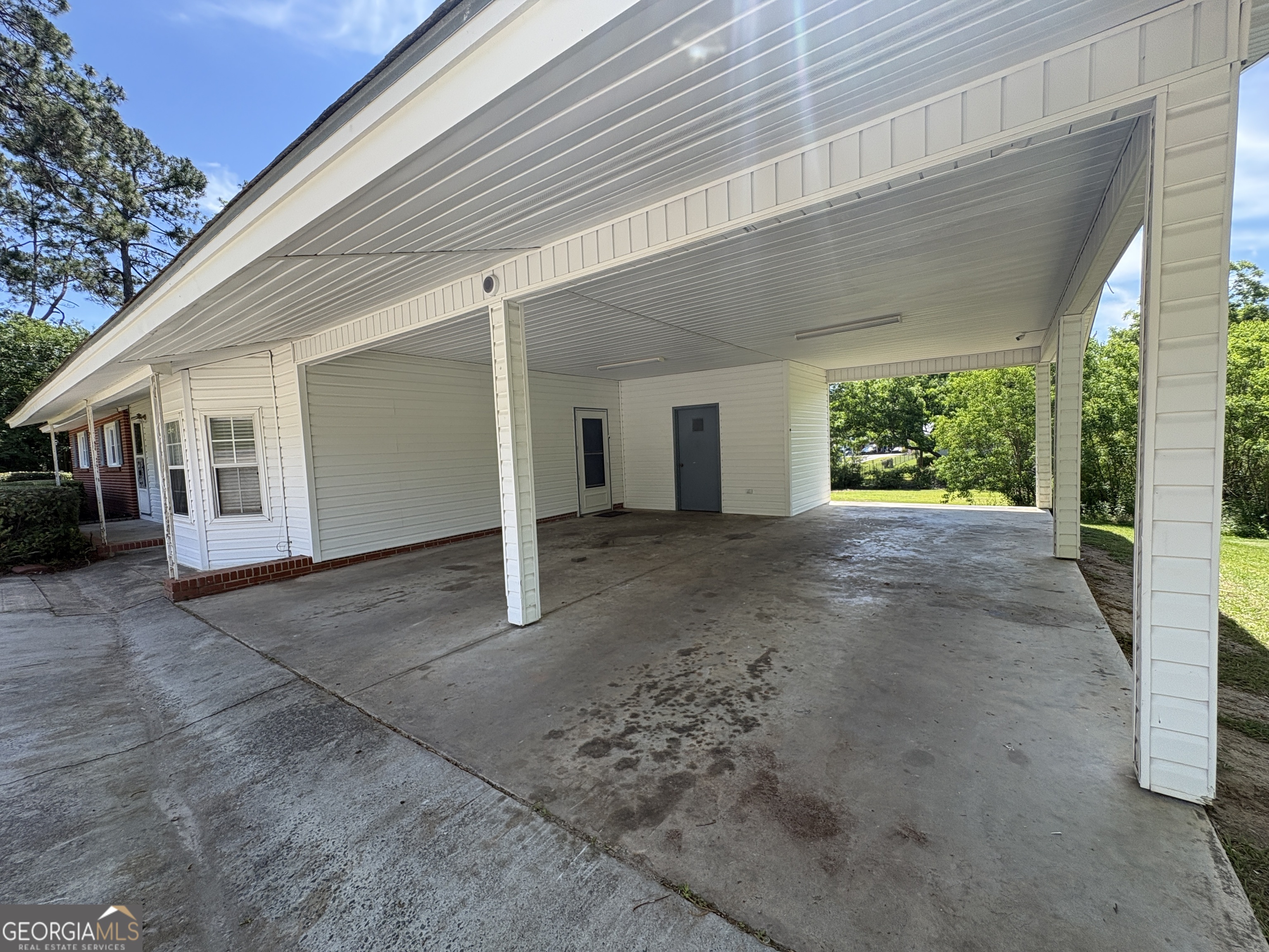 5620 Forest Avenue Property Photo 4