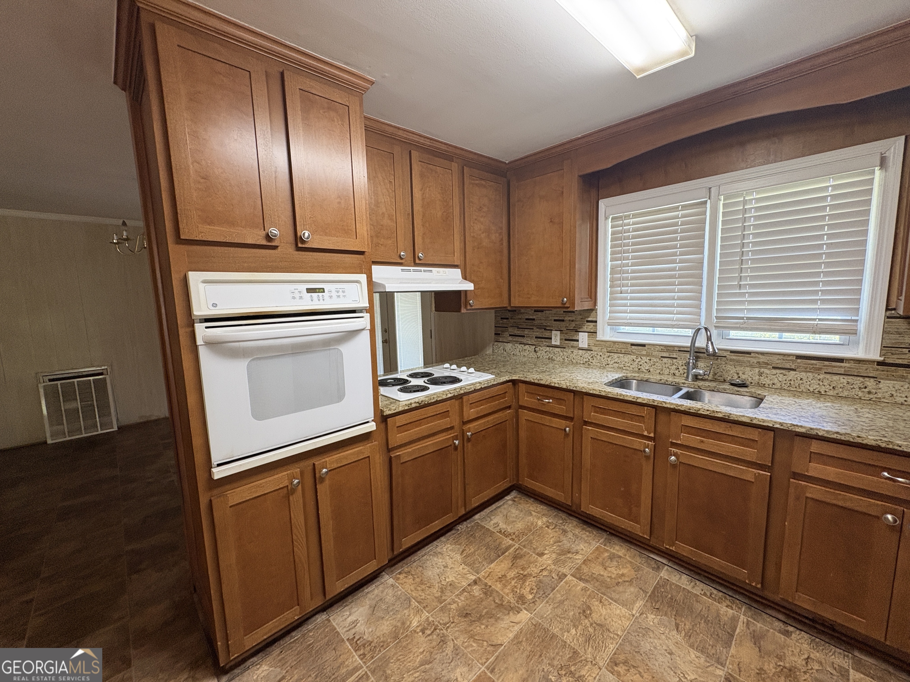 5620 Forest Avenue Property Photo 8