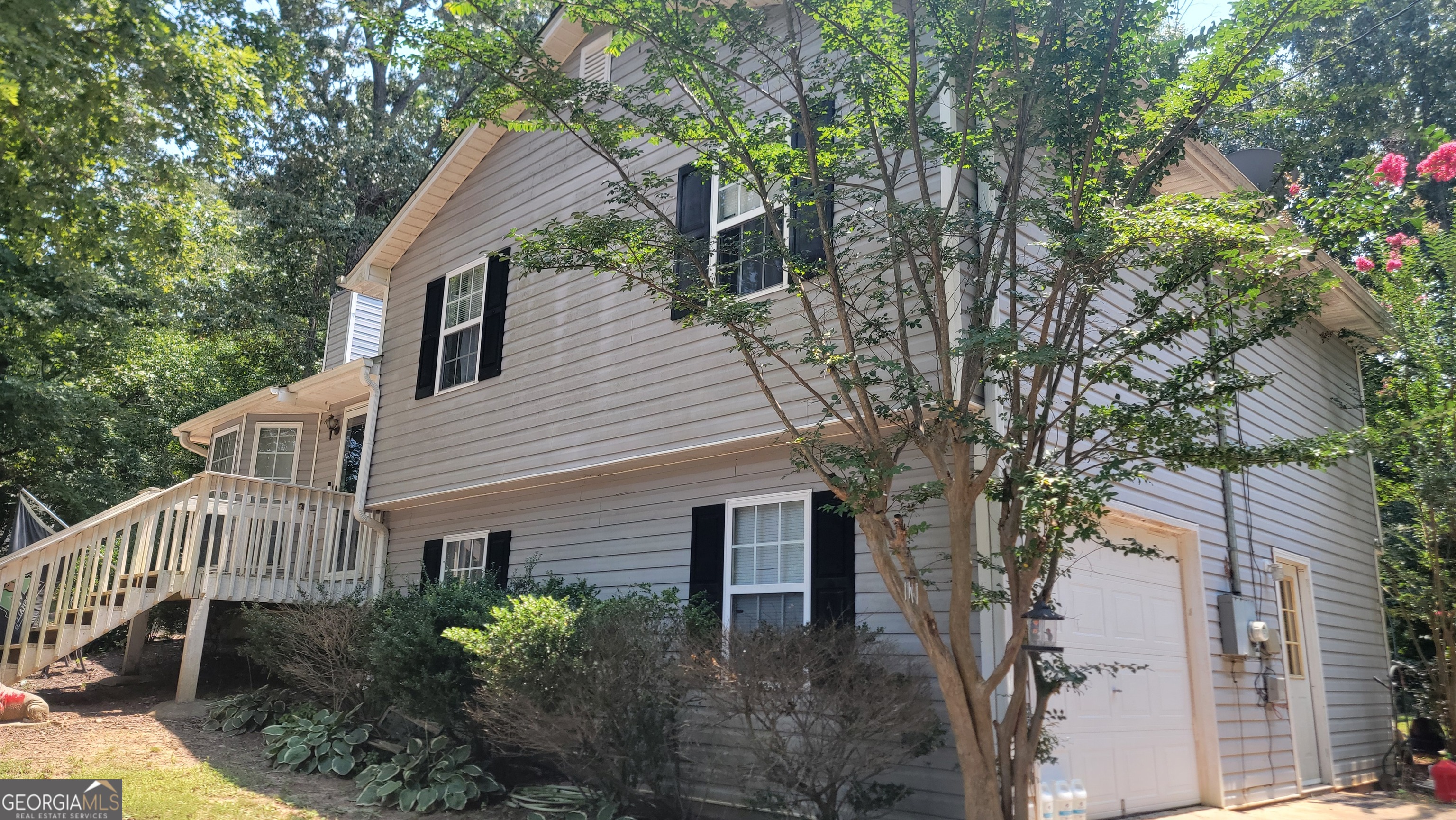 124 Taylors Lane Property Photo 3