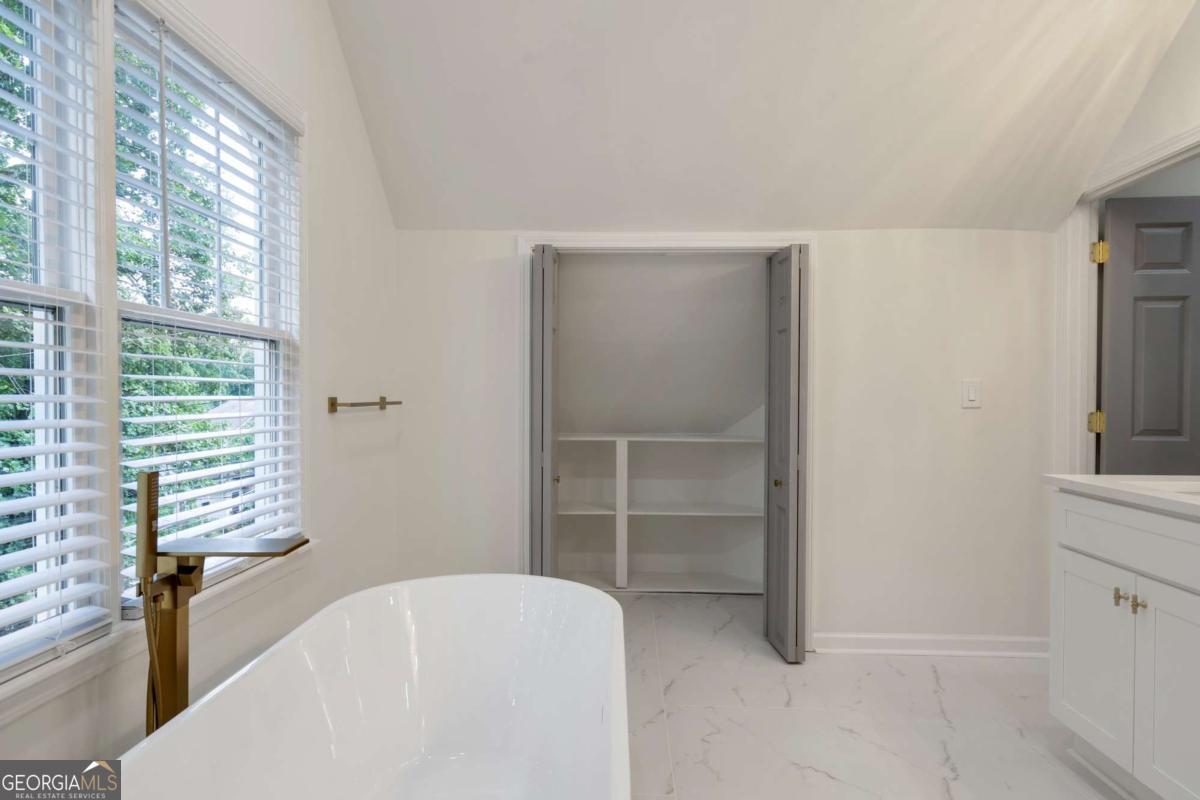 2170 Memorial Drive Se Property Photo 37