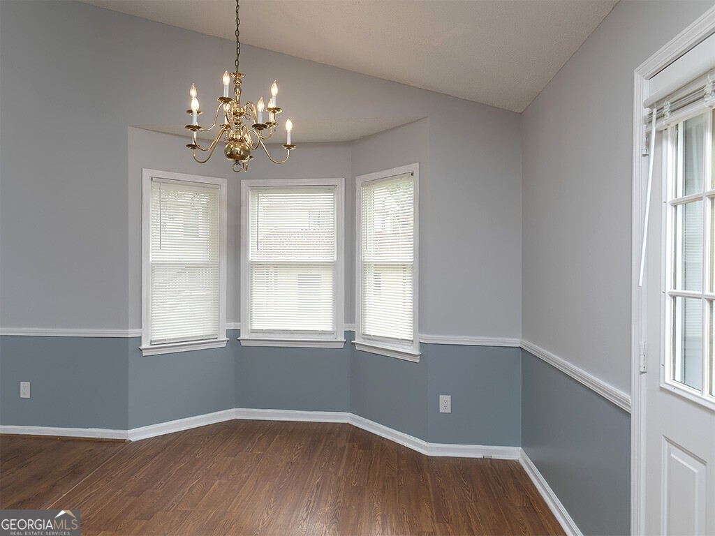 16 Huntcliff Drive Property Photo 9