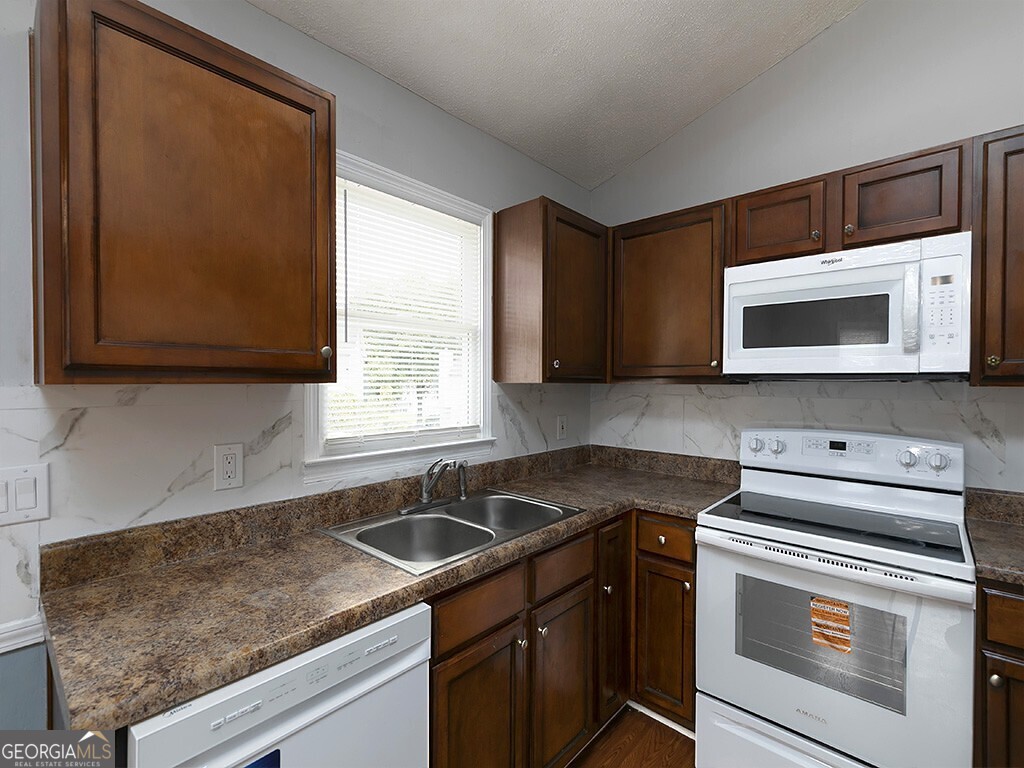 16 Huntcliff Drive Property Photo 11