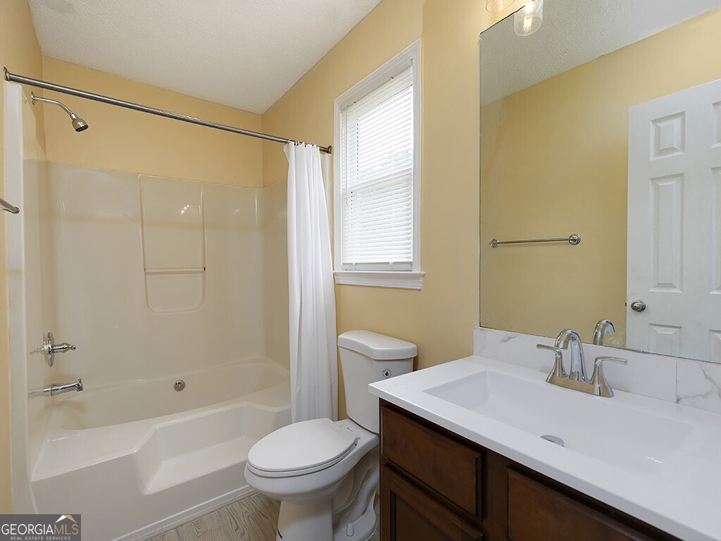 16 Huntcliff Drive Property Photo 15
