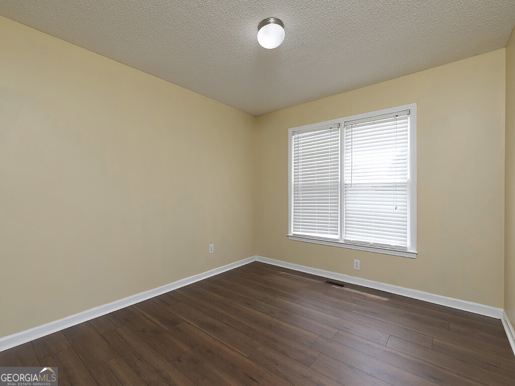 16 Huntcliff Drive Property Photo 16