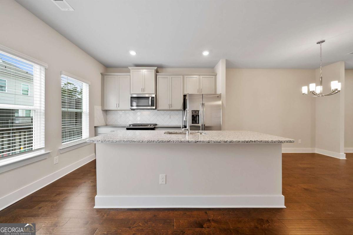 3761 Oxford Circle Property Photo 6
