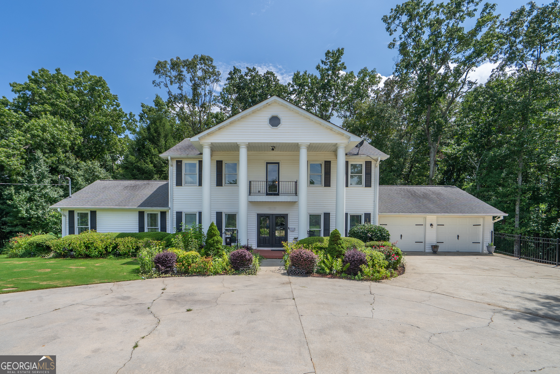 2811 Ike Stone Road Property Photo 1