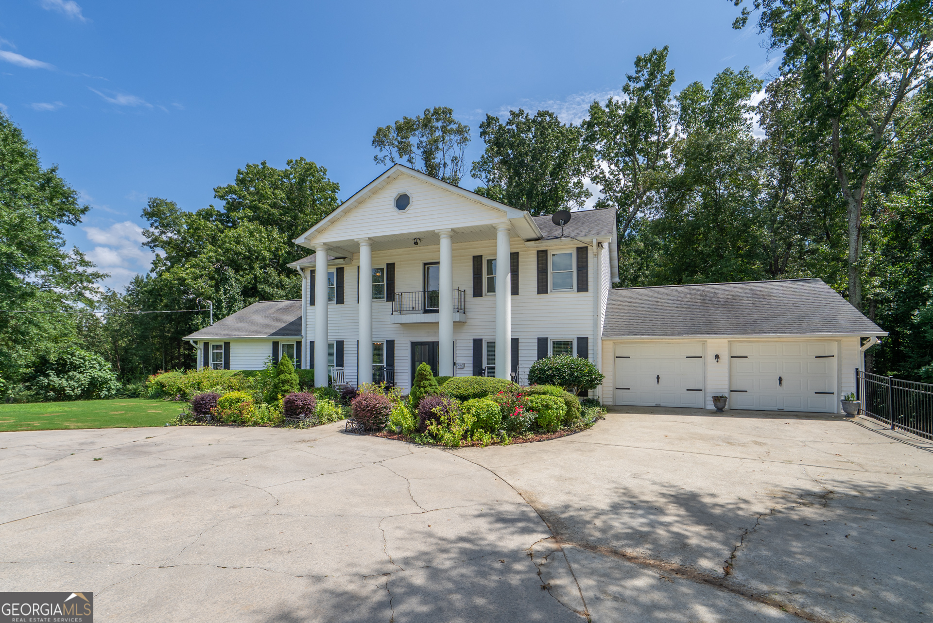 2811 Ike Stone Road Property Photo 3