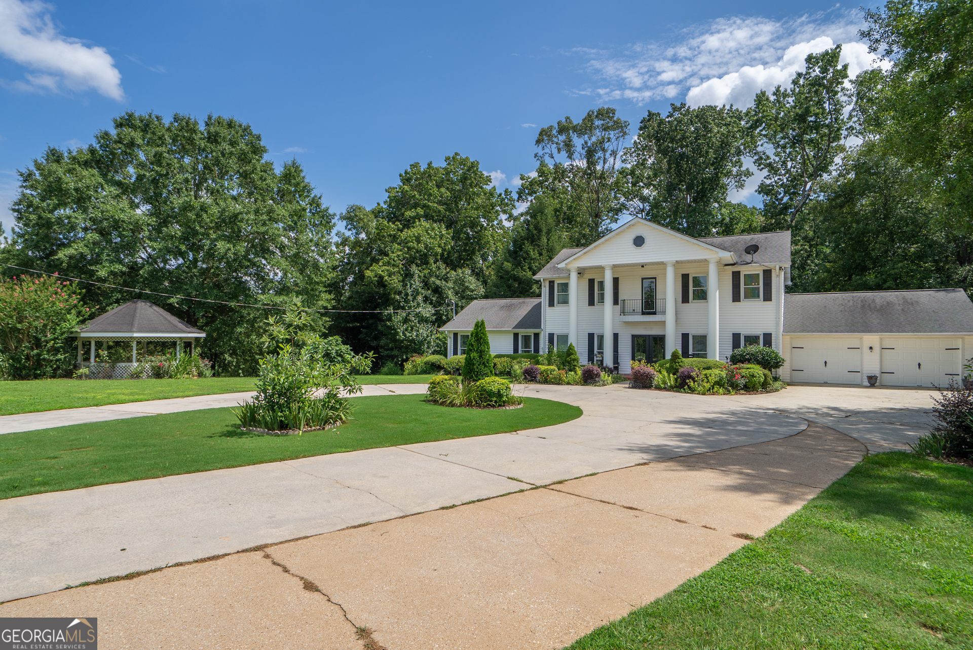 2811 Ike Stone Road Property Photo 5