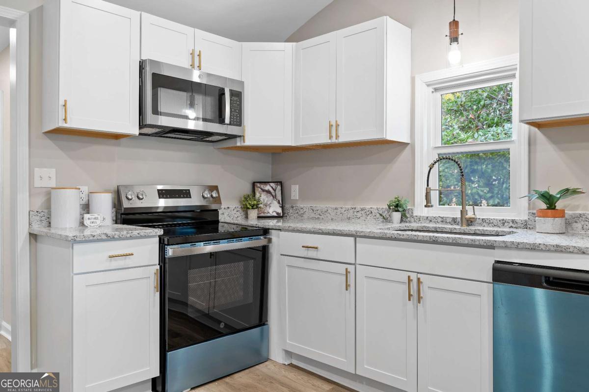 118 Perry Street Property Photo 7