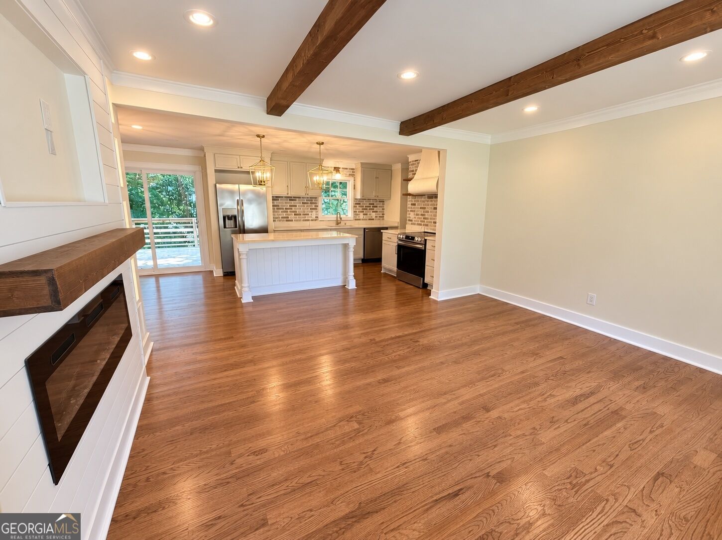 6356 Fitzgerald Lane Property Photo 2