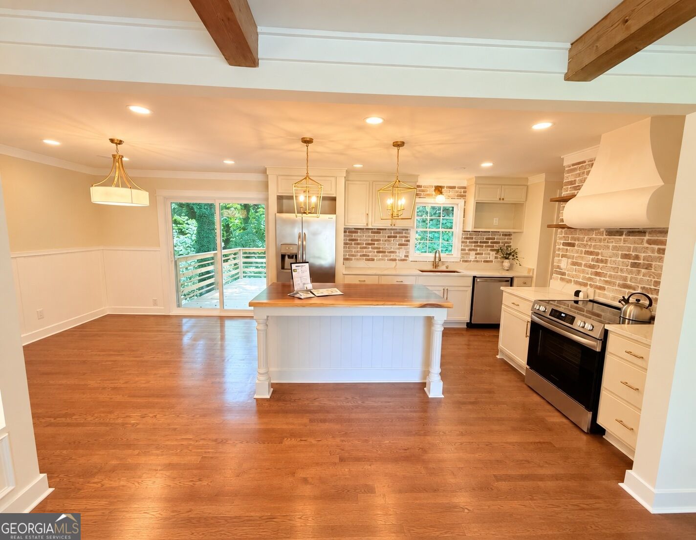 6356 Fitzgerald Lane Property Photo 3