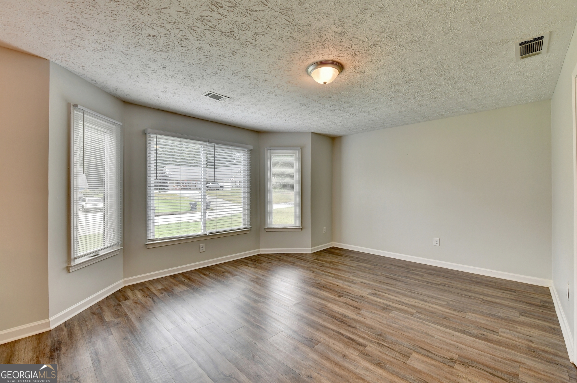2300 Huntington Drive Property Photo 3