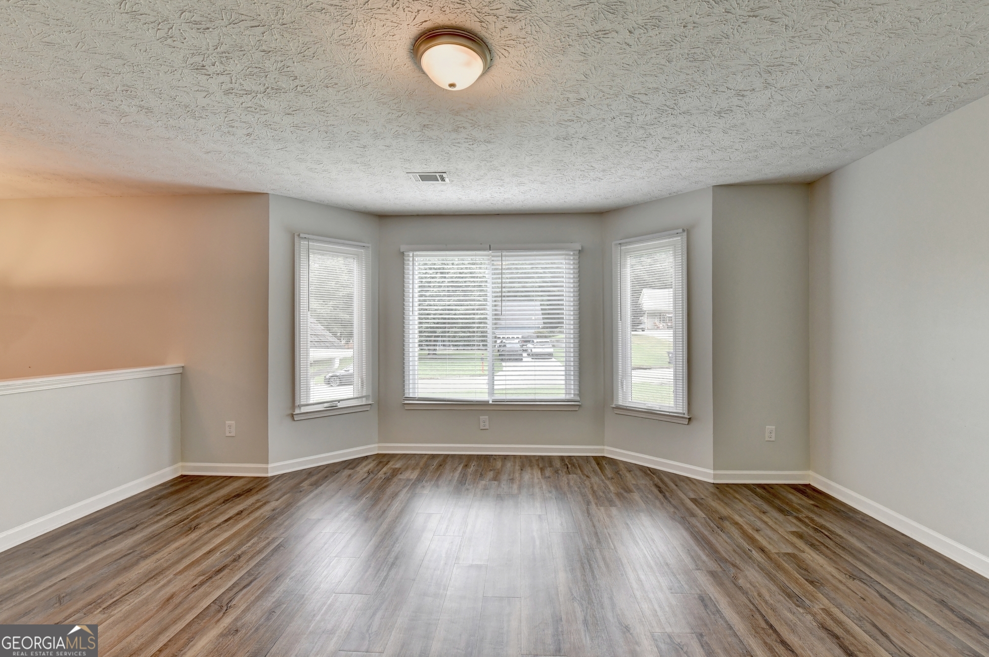 2300 Huntington Drive Property Photo 5