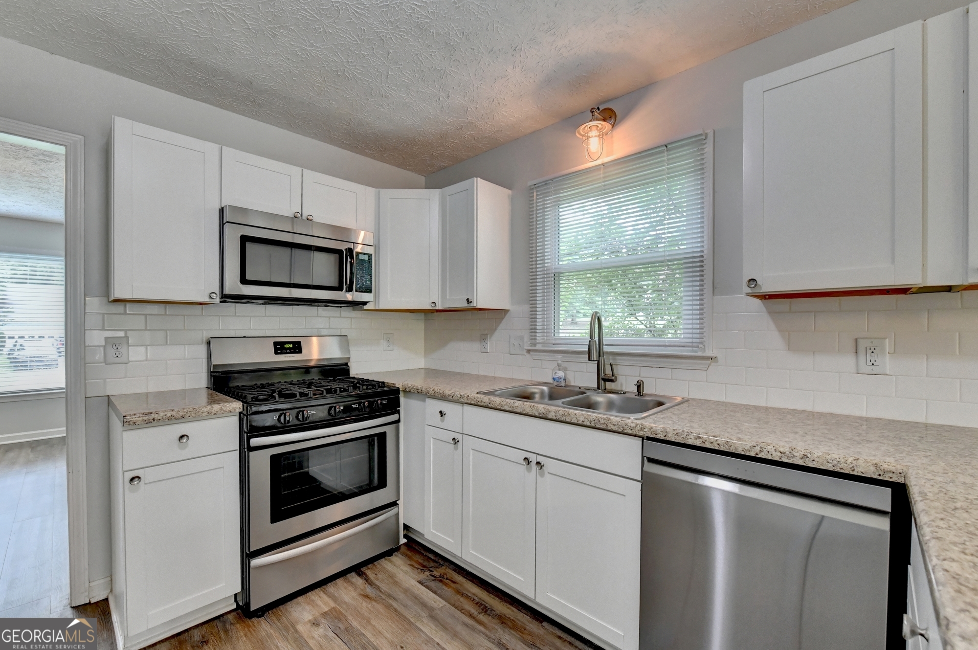 2300 Huntington Drive Property Photo 12