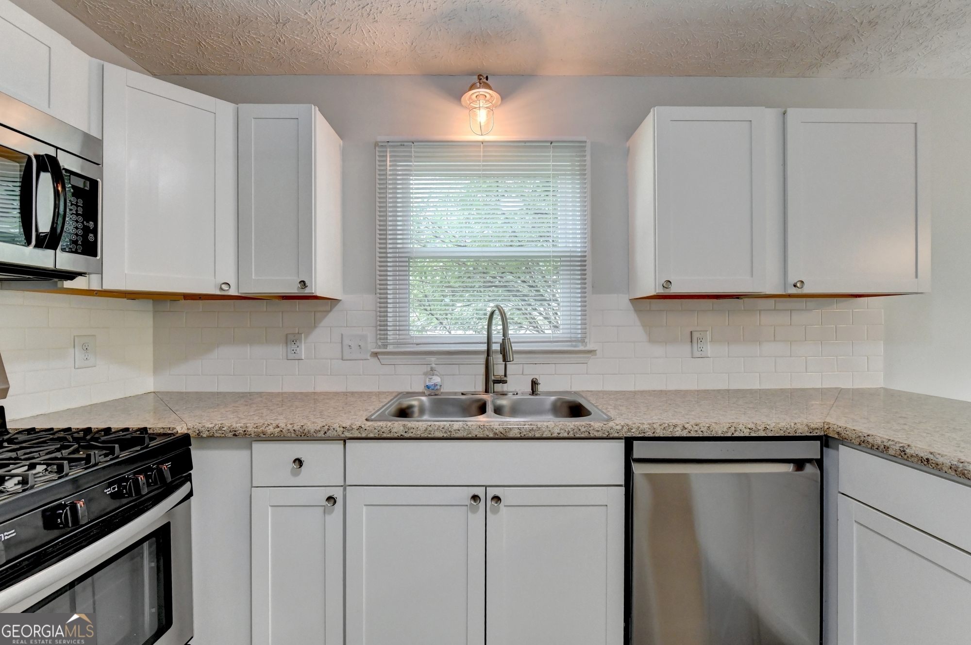 2300 Huntington Drive Property Photo 14