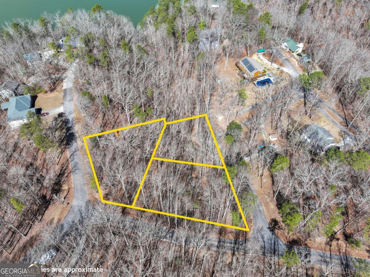 7703 Pine Circle Property Photo 2