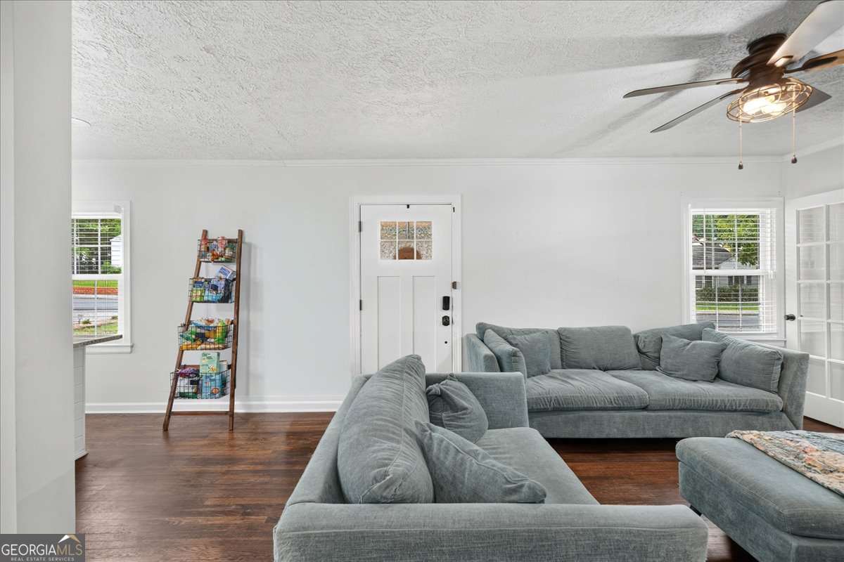 414 Alexander Circle Se Property Photo 8