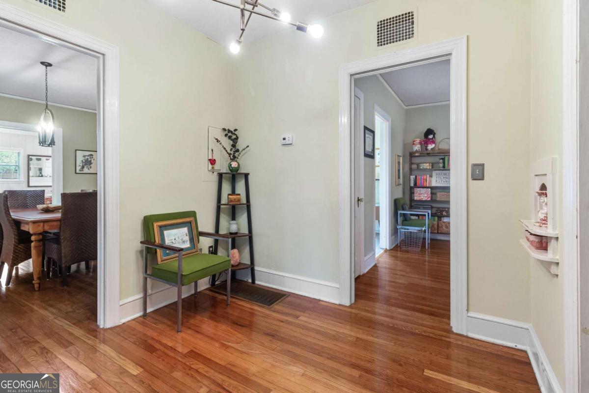 910 6th Avenue Property Photo 11