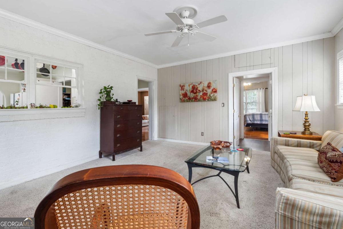910 6th Avenue Property Photo 19