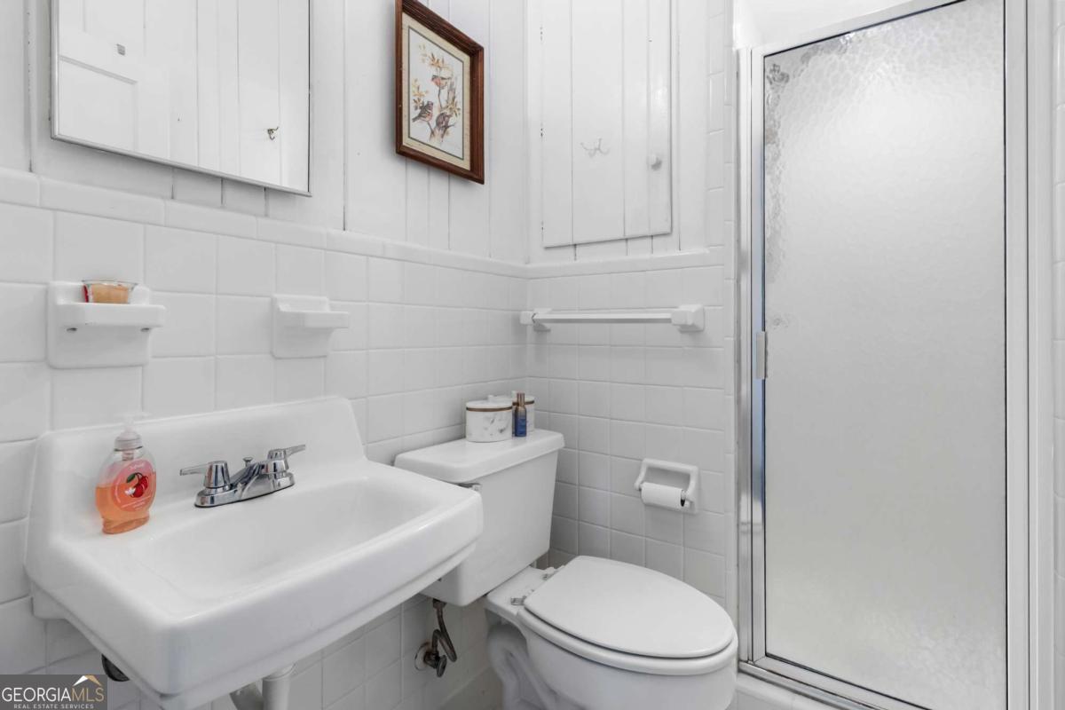 910 6th Avenue Property Photo 27