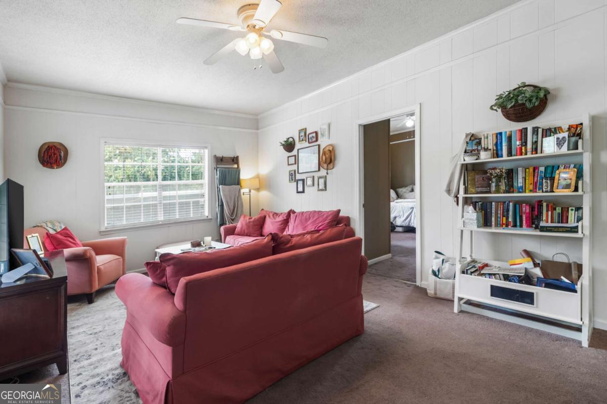 910 6th Avenue Property Photo 33