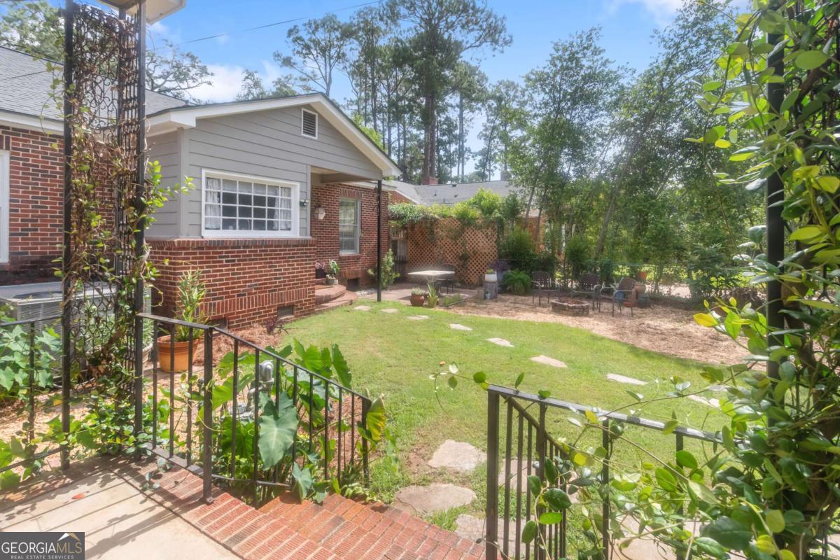 910 6th Avenue Property Photo 48
