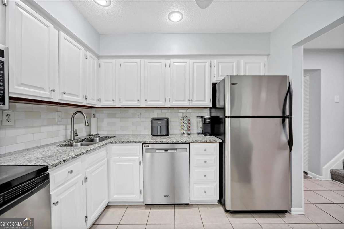 1182 Country Court Property Photo 8