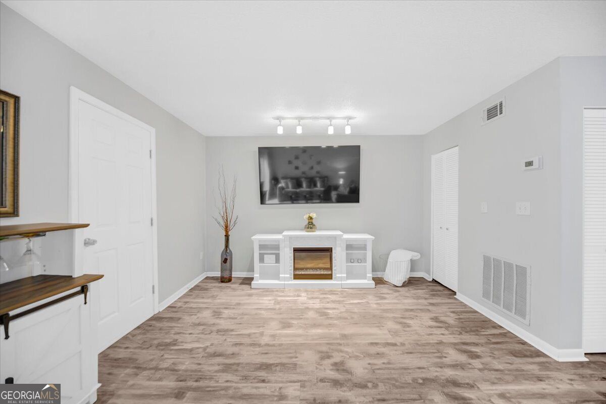 1182 Country Court Property Photo 15