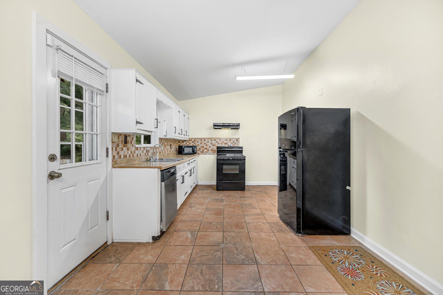 2720 Hollywood Drive Property Photo 4