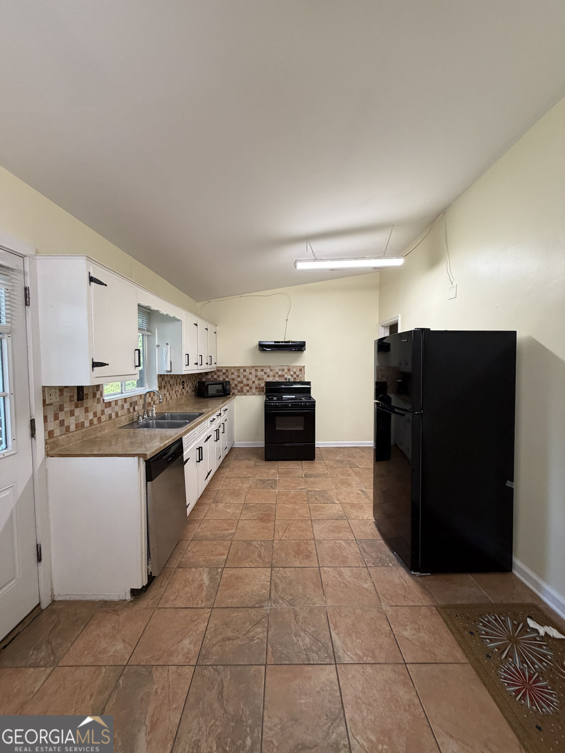 2720 Hollywood Drive Property Photo 5