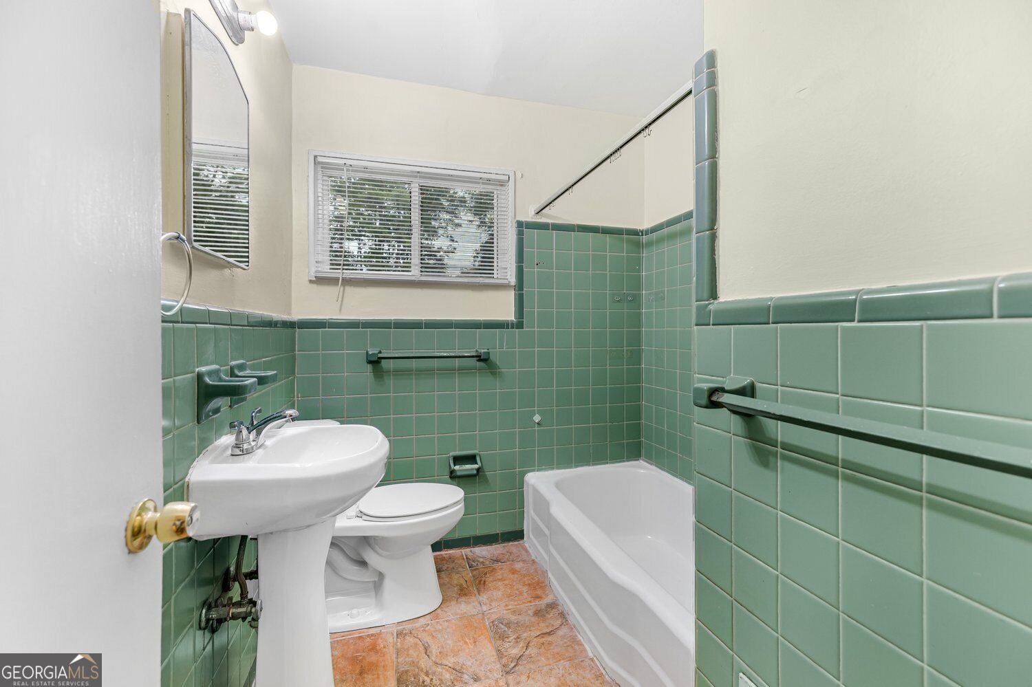 2720 Hollywood Drive Property Photo 6