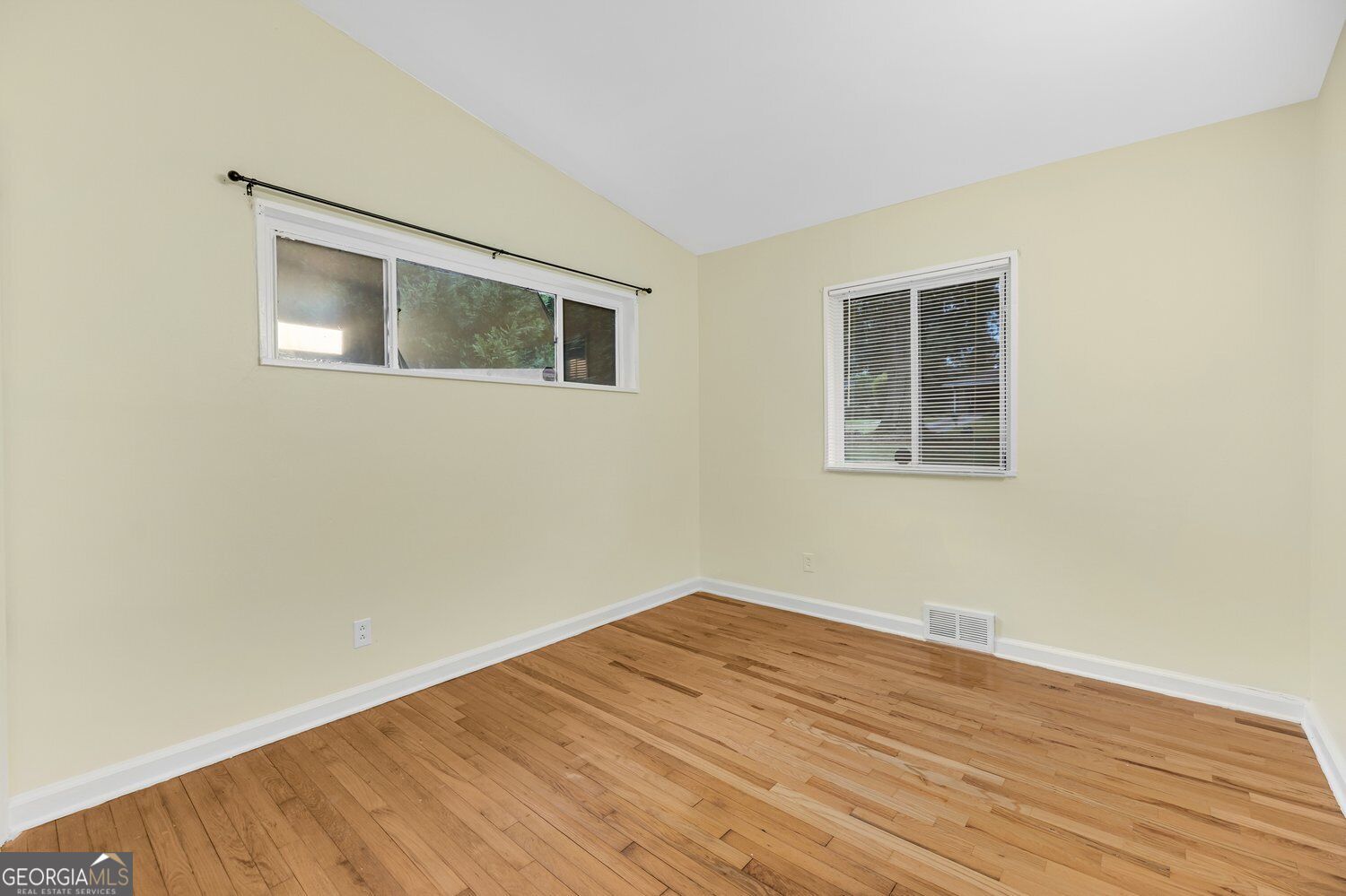 2720 Hollywood Drive Property Photo 8