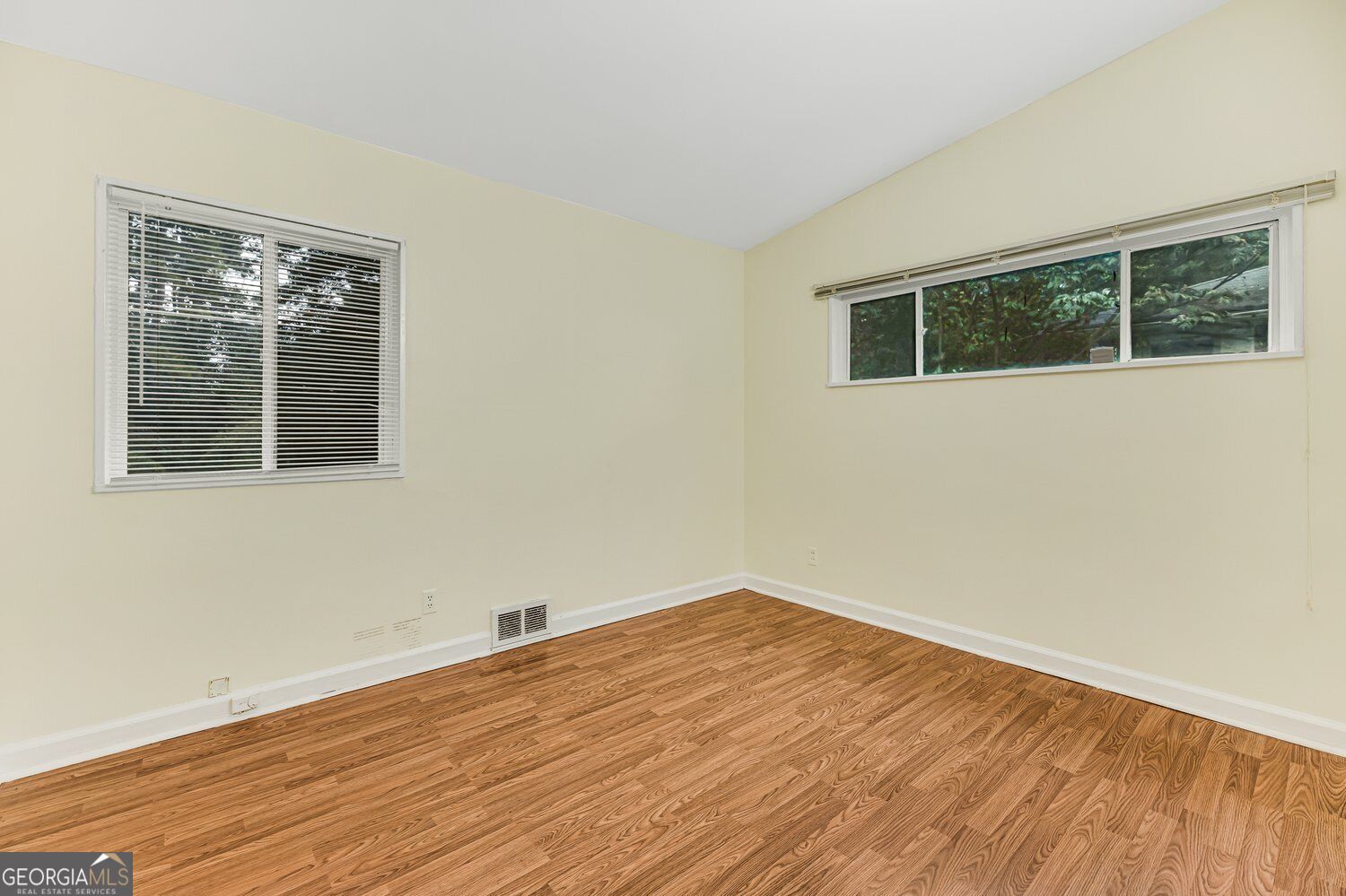 2720 Hollywood Drive Property Photo 9