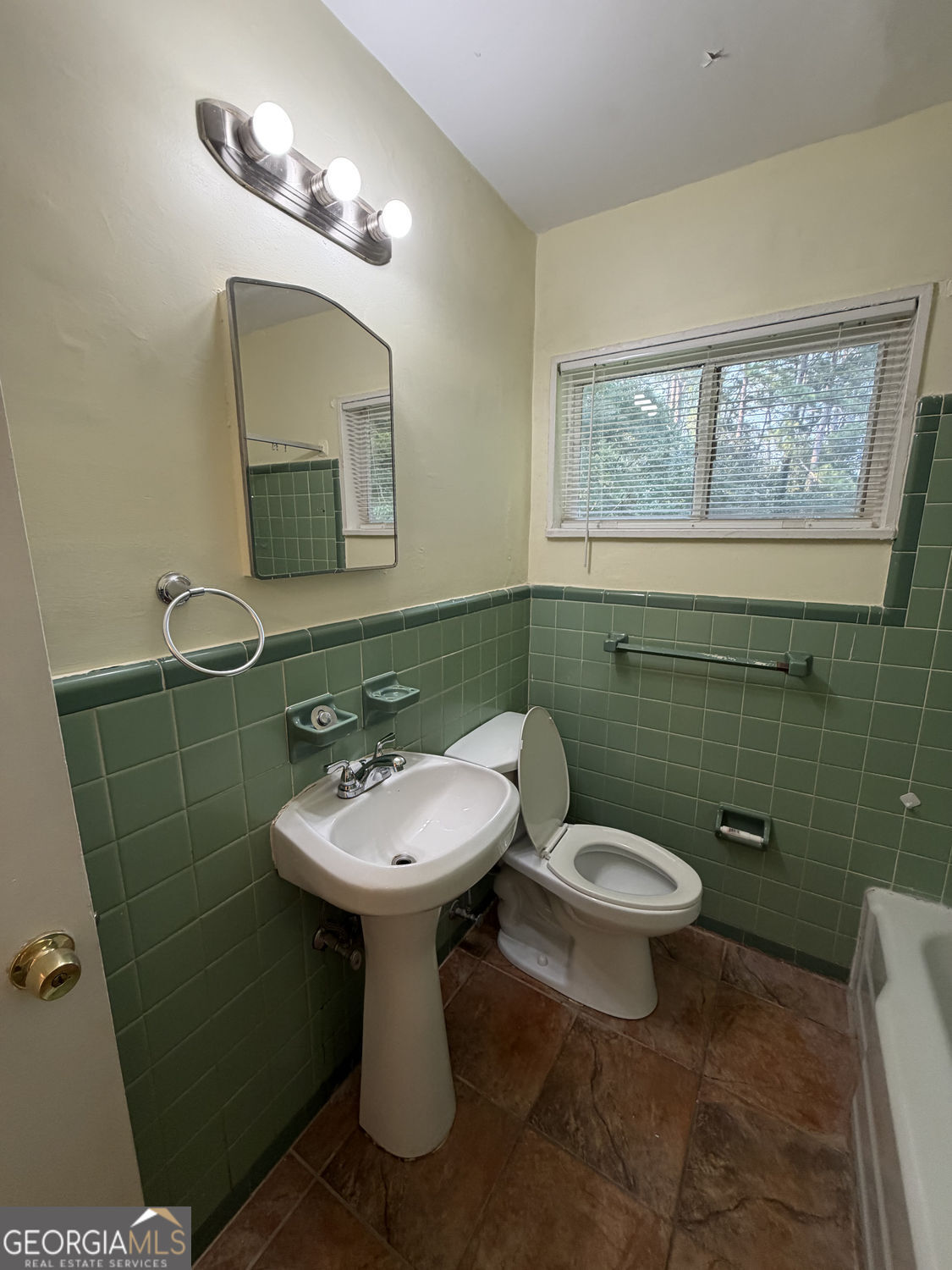 2720 Hollywood Drive Property Photo 11