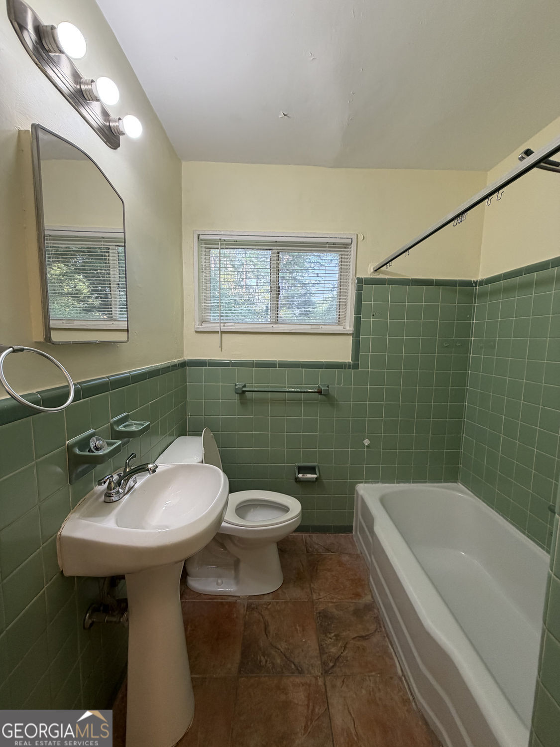 2720 Hollywood Drive Property Photo 12