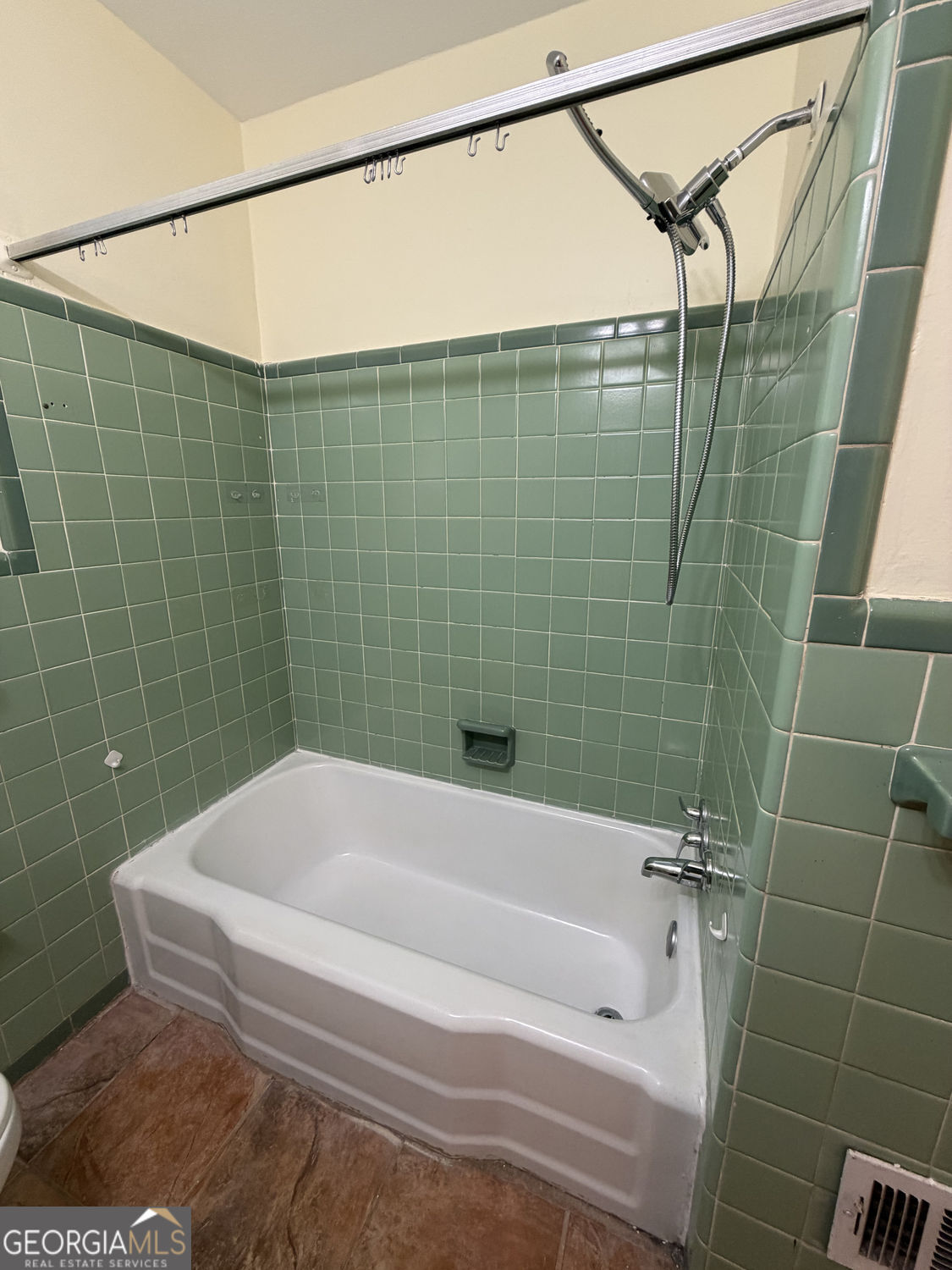 2720 Hollywood Drive Property Photo 13