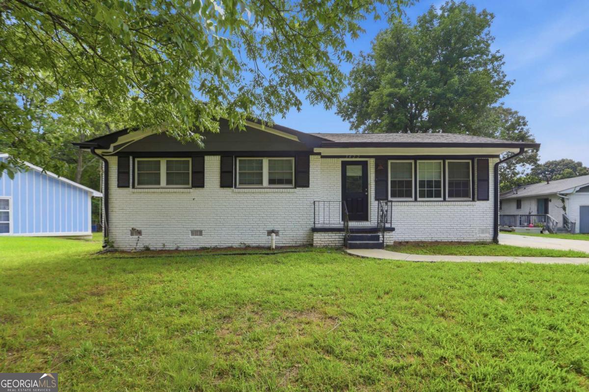 3422 Eisenhower Circle Se Property Photo 1
