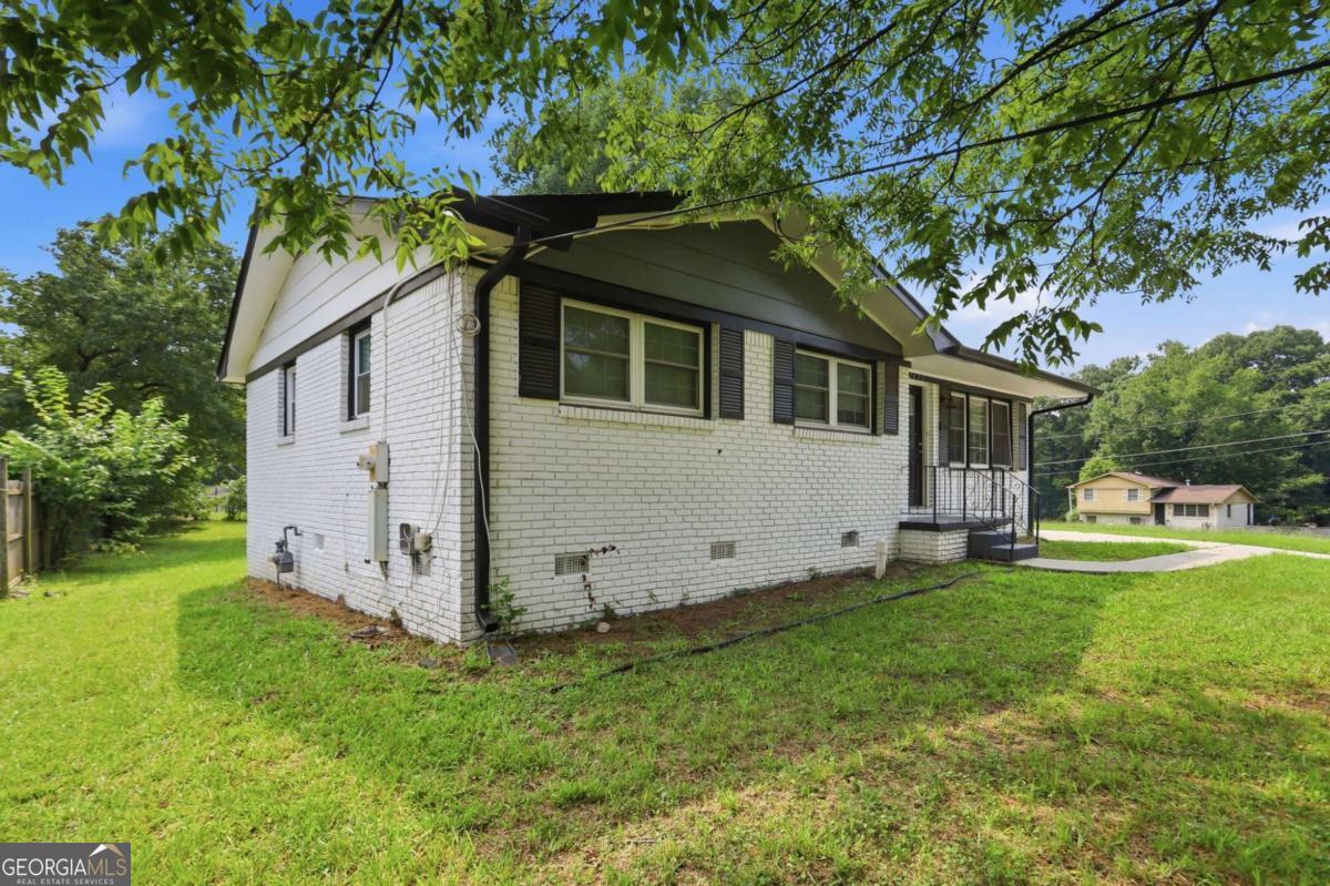3422 Eisenhower Circle Se Property Photo 2