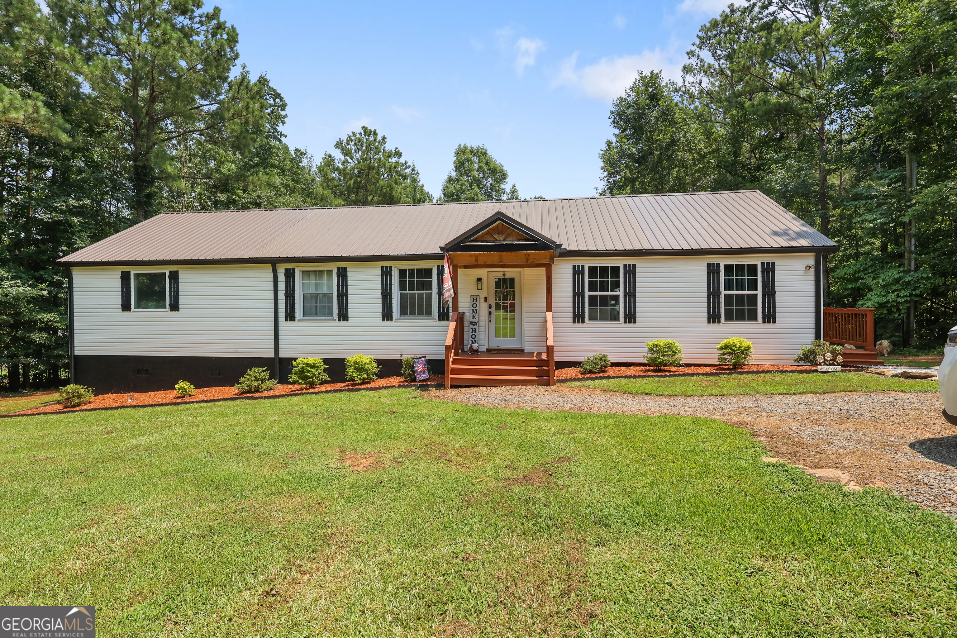 209 Ennis Road Property Photo 2