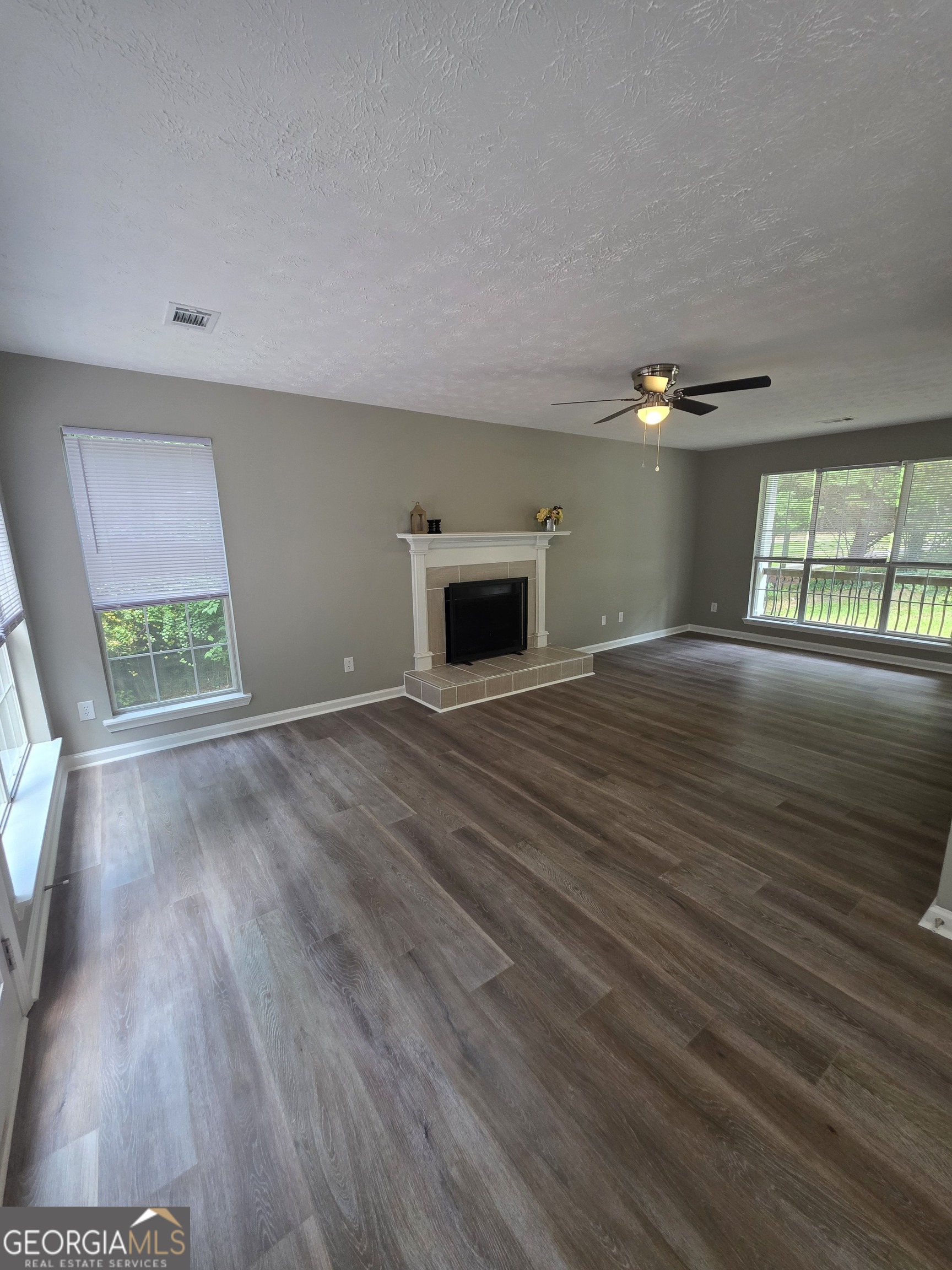 1360 Waterford Lane Property Photo 3