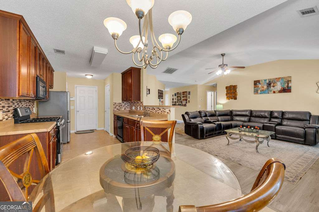 420 Stone Ridge Way Property Photo 8