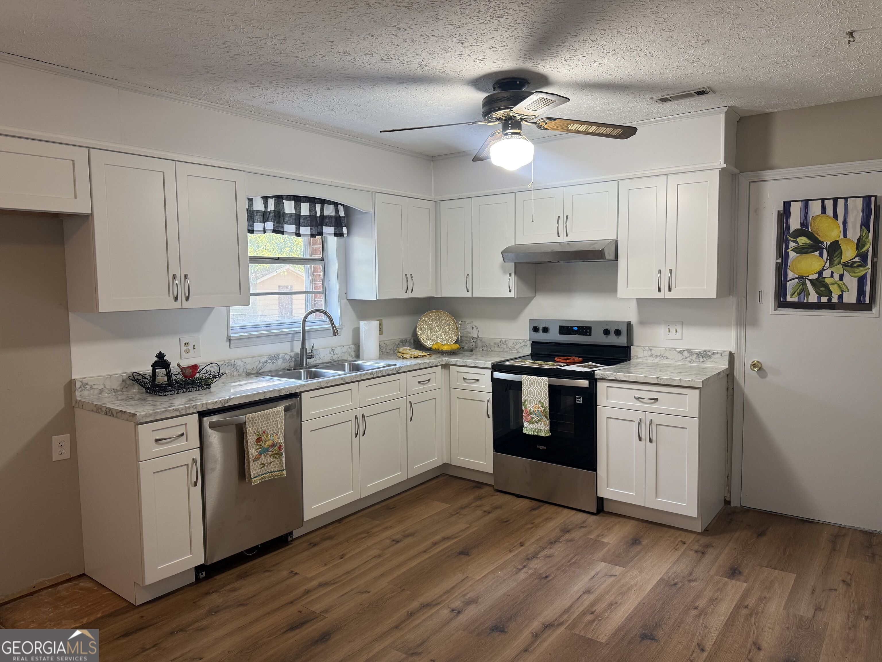 226 Second Street Property Photo 4