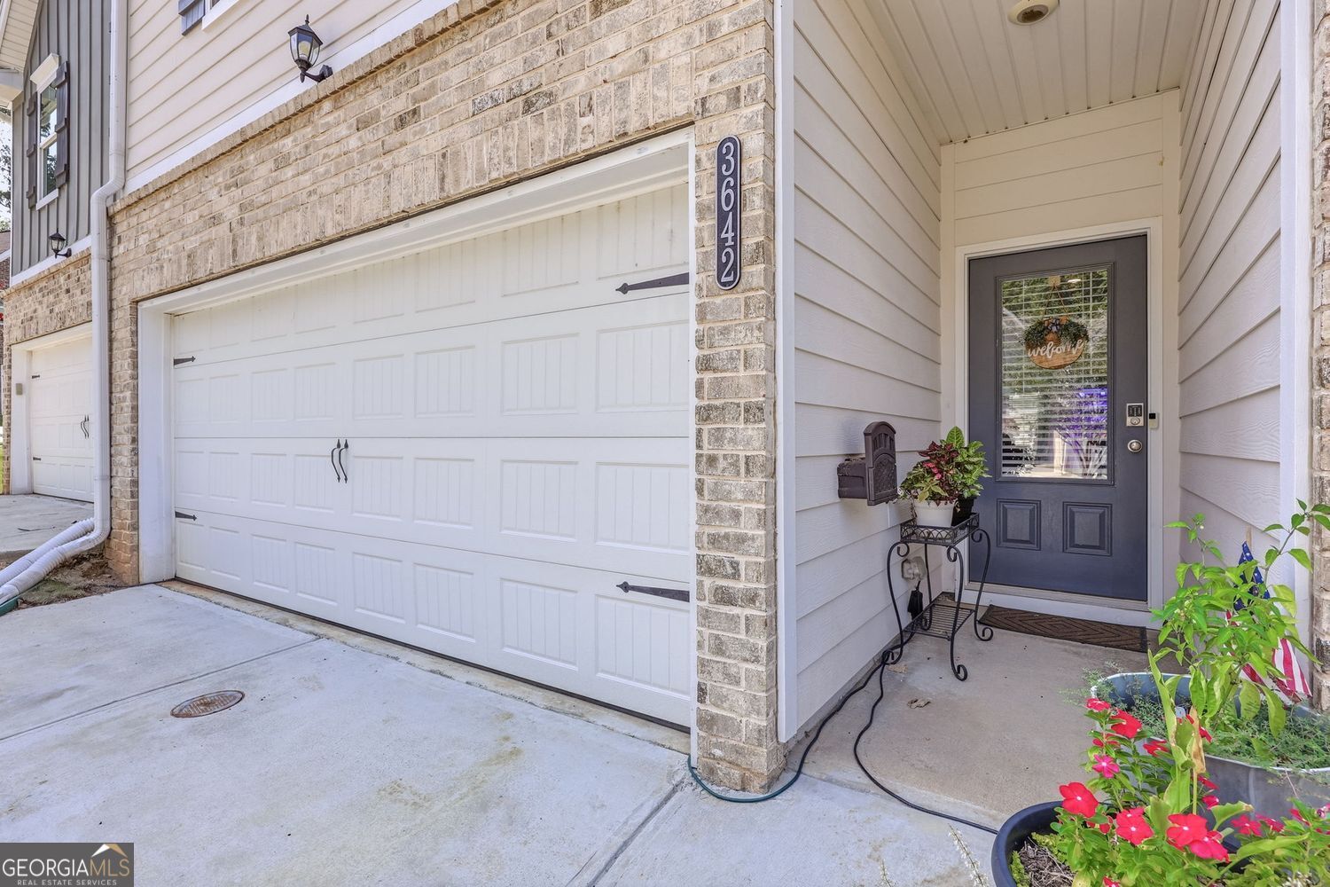 3642 Abbey Way Property Photo 4